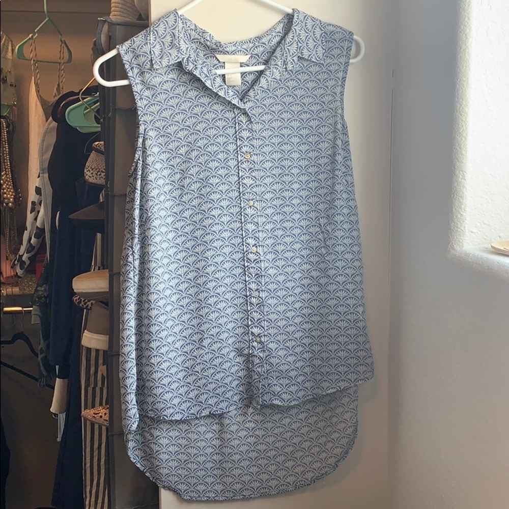 H&M sleeveless chiffon button down - blue scallop